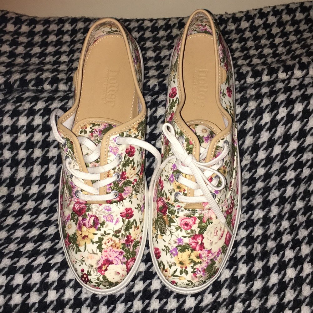 Tennis shoe